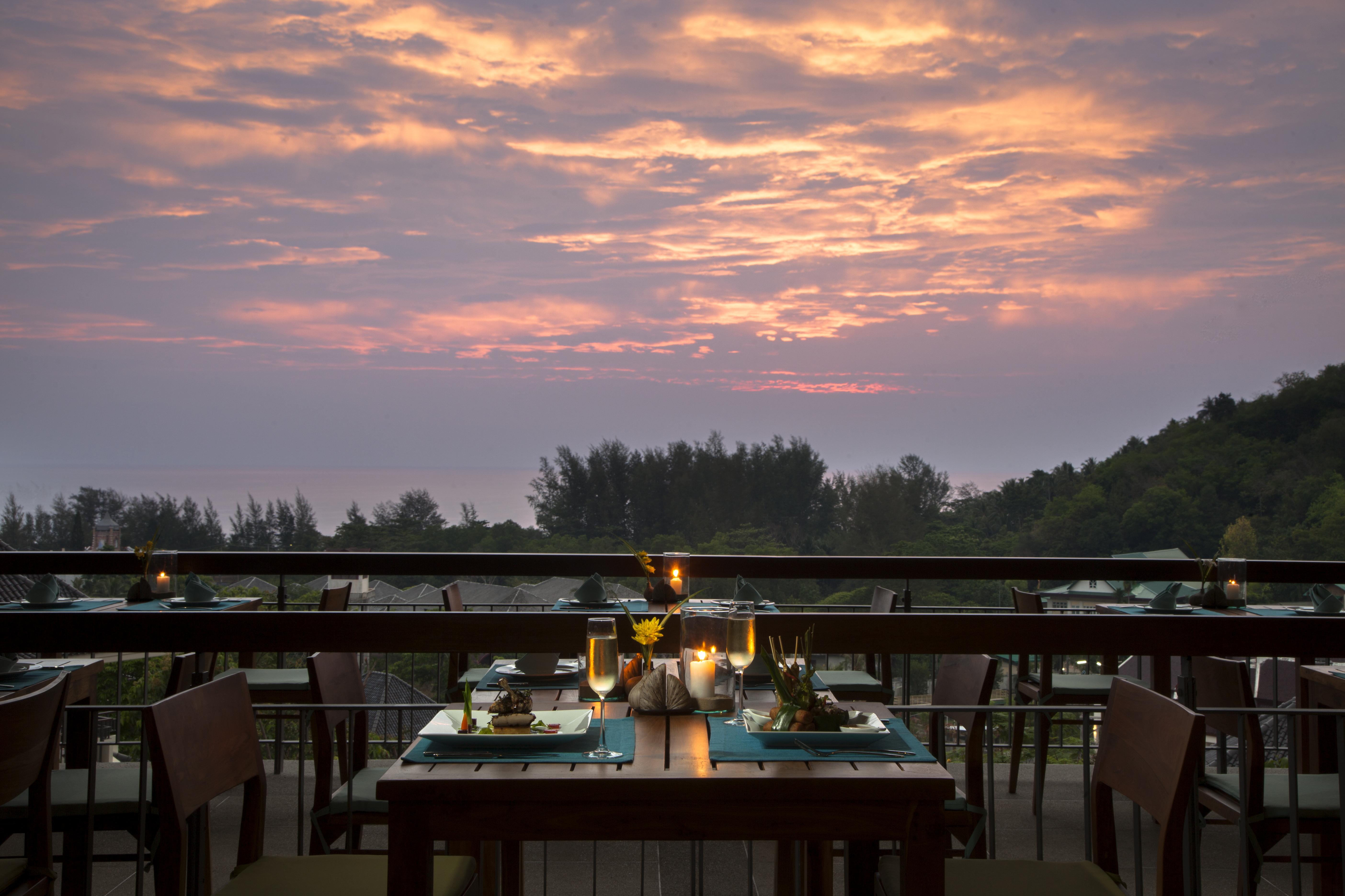 Mandarava Resort And Spa, Karon Beach Exterior photo Sunset at the restaurant