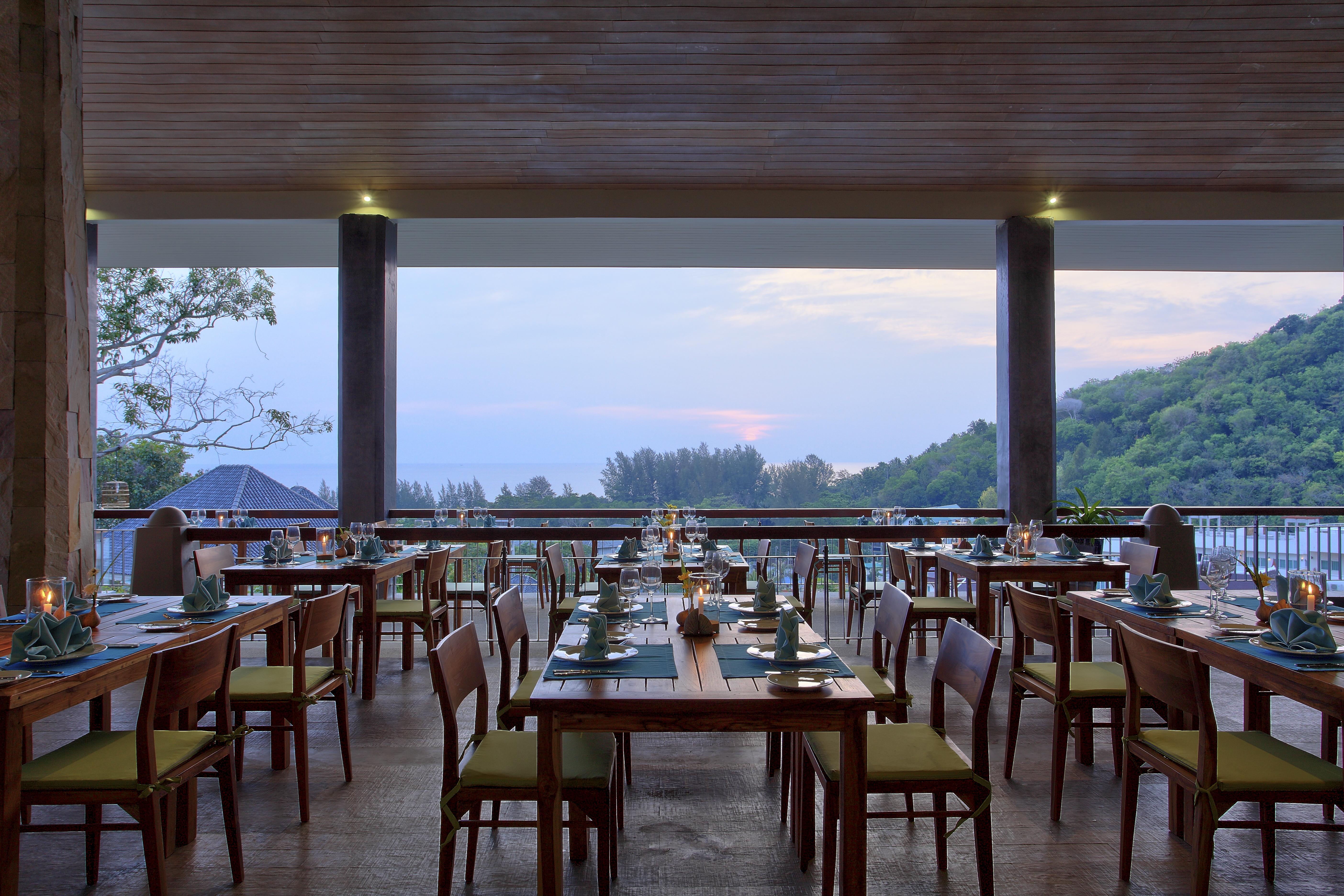 Mandarava Resort And Spa, Karon Beach Exterior photo The restaurant at the resort